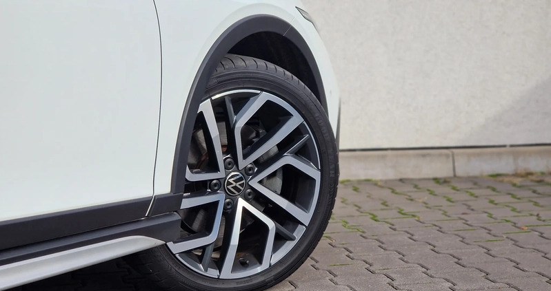 Volkswagen Golf cena 154900 przebieg: 40628, rok produkcji 2021 z Brzozów małe 667
